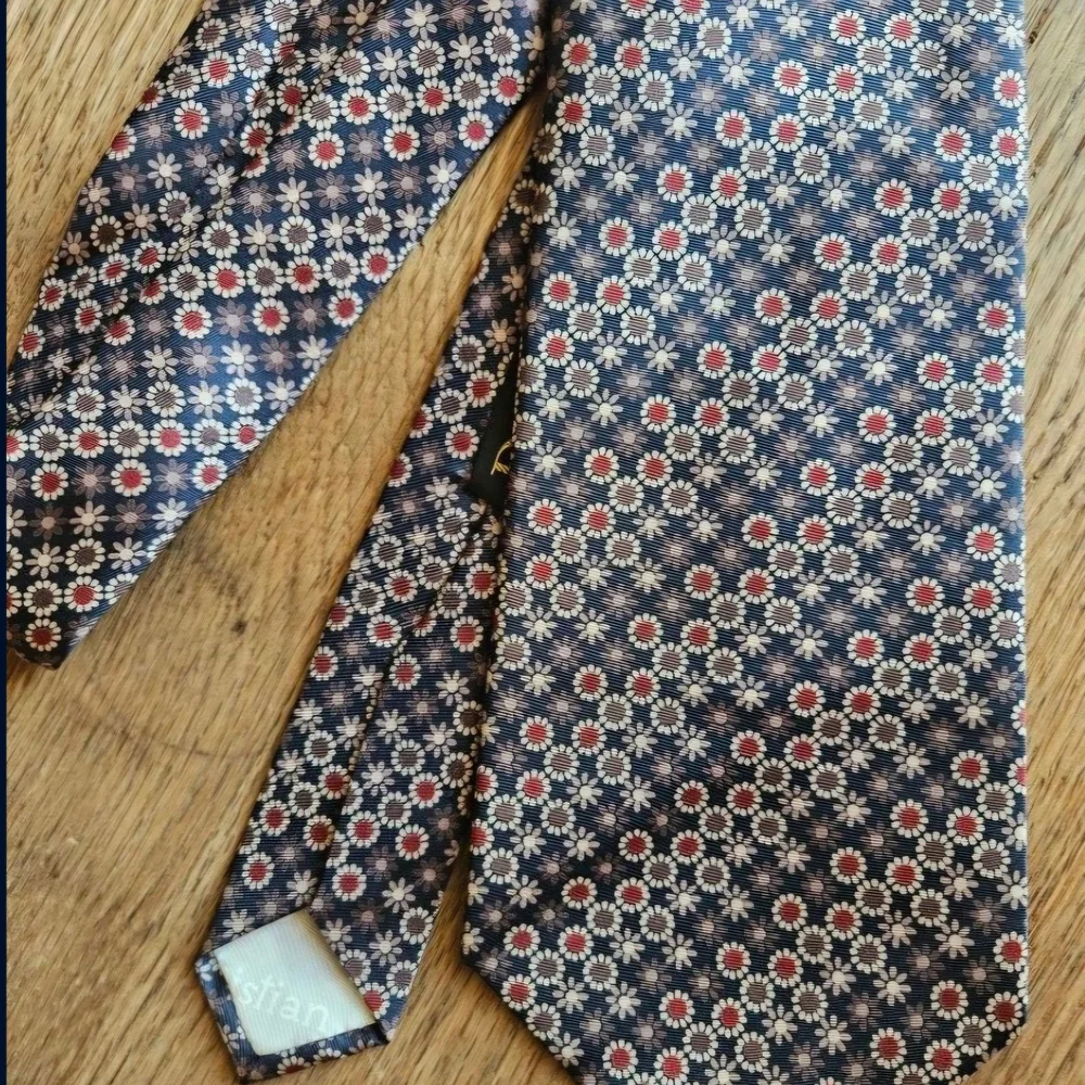 Vintage 1980s Christian Dior Cravates Silk Neck Tie - Navy Burgundy Floral - Picture 3 of 4